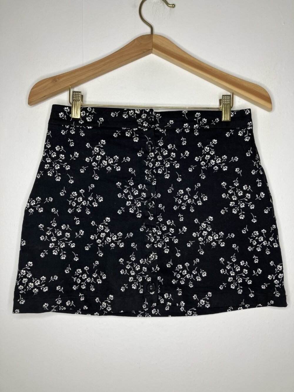 FOREVER 21 Women's Black & White Floral Button Front Mini Skirt Medium